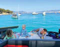... nutzt sie als Familienboot