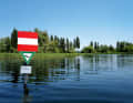 Some shore areas and sections of the lake are protected. In general, you must keep your distance from the shores and reed beds