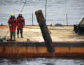 Mitarbeiter des Kampfmittelräumdienstes Schleswig-Holstein bei der Bergung von Weltkriegsmunition aus der Ostsee. Die tickenden Zeitbomben wurden bisher nur in Einzelfällen geräumt