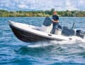 The deep V-hull ensures smooth immersion in the waves and rock-solid handling characteristics even in choppy water and when travelling along the coast