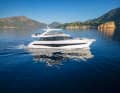 Das ähnlich lange und 32 Knoten schnelle Flybridge-Modell Y80