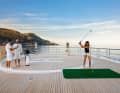 Standard procedure: The helipad also becomes a tee-off area on the 93-metre "Lady S" feadship. The railing is quickly dismantled and the storage space for the biodegradable balls is not far away.