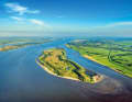 Shaped by the tides: Despite its importance for international shipping, the river landscape of the Lower Elbe is an Eldorado for nature lovers.