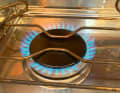 Once you have cooked with gas, you will learn to appreciate the advantages, such as fast and easily controllable heat. This also applies to the gas cooker on board.