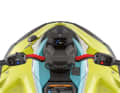 Der Lenkerbereich ist deutlich sportlicher und erinnert mehr an einen Motocrosslenker. Er unterstreicht die Sportlichkeit des Modells.