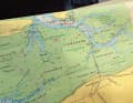 Even a small section of a map contains a lot of information such as the direction of buoyage of the waterways, water depths or protected areas. Boaters learn about their practical significance in a seminar before setting off on a trip across the mudflats.