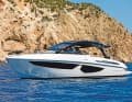 The 440 Regina is part of the Open series and the exterior design is by Alessandro Lottici.