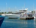 Immer wieder legen Boote besonderer Art bei ihm an. Dazu gehören große Luxusyachten, Marine-oder andere Arbeitsschiffe.
