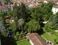 Just a few minutes' walk from Florence Cathedral ...