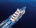 Klare Aufteilung: Tender  und Helipad vorn und  achtern drei Sprudelpools, ...