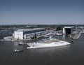 Y722: Oceancos 111-Meter-Projekt beim Eindocken in Alblasserdam. Geschweißt wurde stromabwärts in Zwijndrecht.