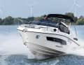 The Karnic CS700 S skips the waves of other sports boats smoothly, dryly and with a stable course