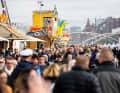 From bratwurst to harbour cruises: everything is on offer on the waterfront mile