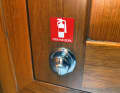 Well concealed: If safety and rescue equipment is stored "out of sight" in cupboards, the location should be clearly labelled. This is usually done with stickers that also indicate the type of equipment
