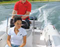 Valiant 550 Sport: The off-centre driving position provides easy access to the bow.