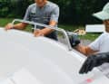 Step 3: Two people then move the railing into the prescribed position. If everything fits, the "positions" of the three supports are marked with a pencil on the coaming, the approximately 4 cm wide cockpit frame