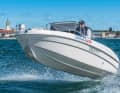 Selbst mit dem neuen Mercury F30 können sich die Fahrleistungen der neuen Infinity 455 MC sehen lassen. Mit 380 kg Gewicht plus Motor lässt sich die Infinity problemlos trailern.
