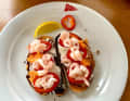 Toasted bread with prawns and roe