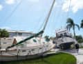 Von Hurrikan Milton an Land geworfen: Segel- und Motoryacht in Punta Gorda, Florida.