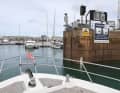 Die "Rolling Swiss 2" läuft in die Saint Helier Marina ein.
