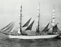 Das Vollschiff unter Vollzeug: Bei schwachem Wind hat die „Schulschiff Deutschland“ auf einer Ausbildungsreise alle ihre 25 Segel gesetzt.