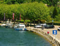 From the town quay in Villeneuve-sur-Yonne (photo), it is only a few minutes' walk to the old town centre with its beautiful market hall