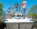 Hold on tight: When the chamber is full, there is not much room for manoeuvre in the locks