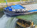 Eine betrunkene Steuerfrau krachte mit dem Güterschiff “La Primavera” in ein Schleusentor auf dem Rhein