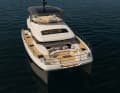 On the flybridge and foredeck, the VAYA also offers beautiful open-air pleasures.