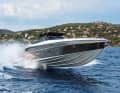 As befits an offshore boat, a total of six polished stainless steel levers are used to accelerate the engines and shift gears independently of each other