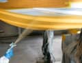 Bund fürs Leben: Der aufgesprayte Antifoulingprimer sorgt für die optimale Verbindung zum Epoxid-Untergrund