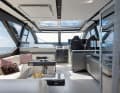 Thanks to the deep-drawn, opening side windows, plenty of light enters the saloon and the fresh sea breeze blows in