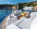 The seating area at the front guarantees privacy when you are in the harbour