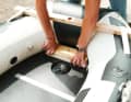 The mast base consists of a square timber with a blind hole and is approximately as wide as the floor between the tubes. It is attached with Velcro tape