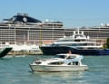 Steinerne Pracht, ruhige Natur: mit dem Charterboot unterwegs in der Lagune von Venedig