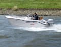 Die OceanBay vom Ausrüster A.W.Niemeyer kommt im Komplettpaket mit 60-PS-Motor und Trailer.
