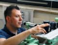 To determine the field of view at a distance of 1000 metres, the binoculars, here the Steiner Navigator Pro 7 x 50 C, were measured in a so-called collimator. This device can also be used to determine the resolution of the binoculars
