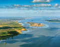 "Green holes" and tides: On your own keel with the motorboat from Hamburg on the Elbe towards the North Sea