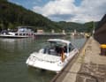 Commercial shipping has priority: waiting in front of the Guttenbach Neckar lock