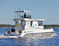 An interesting idea: the robust Combo 38 houseboat catamaran.