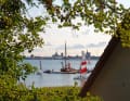 Blick von Altefähr über die Stege des Wassersportvereins nach Stralsund