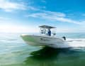 Centre console: This type of boat is named after the steering position in the centre of the boat, which is usually open - in larger versions also equipped with a cabin.
