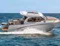 Beneteau Antares 8 (F): 8.06 m long, 2.80 m wide, displacement 2125 kg (o. M.). With 250 hp outboard: on request