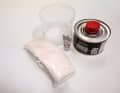 Yachtcare Polyglas VT Repair Kit No. 0: Steht seinen beiden Mitbewerbern im Umfang in nichts nach. Wir haben das Kit mit der geringste Menge (250 g) gewählt, es gibt auch noch Gebinde mit den Gesamt­mengen von 400 g und 800 g. Die Glas­faser-Matte im kleinen Set hat eine Größe von 0,15 qm. Preis: ca. 14 €  AWN