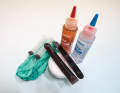 West System G-Flex 650-K Repair Kit: According to the manufacturer, this is a tough epoxy resin that is particularly suitable for waterproof bonding. It even works on damp wood and also hardens underwater. Another feature: the bonds remain flexible. To ensure that everything works, syringes, spatulas, filler and gloves are supplied together with the bottles of resin and hardener. Price: approx. 59 €, YACHTSHOP24