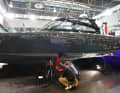 Das neue Elektro-Hydrofoilboot von Candela soll Reichweiten wie ein Verbrenner Boot erreichen.
