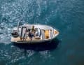 Die Coaster 640 SC bietet der Crew reichlich bequeme Plätze an Bord. Motorisiert werden darf das Boot mit maximal 175 PS