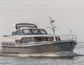 Linssen 55 SL AC Variotop (Länge: 16,50 m, Breite: 4,90 m, Verdrängung: 30.000 kg, Motor: 300 PS, CE-Kategorie: B)