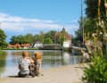 Kinder am Steg von Söderköping