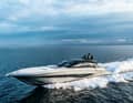 Marco Casali drew a negative deck planing and a stem section that resembles a duck's beak. The deep-V hull in combination with this bow ensures dry travelling.